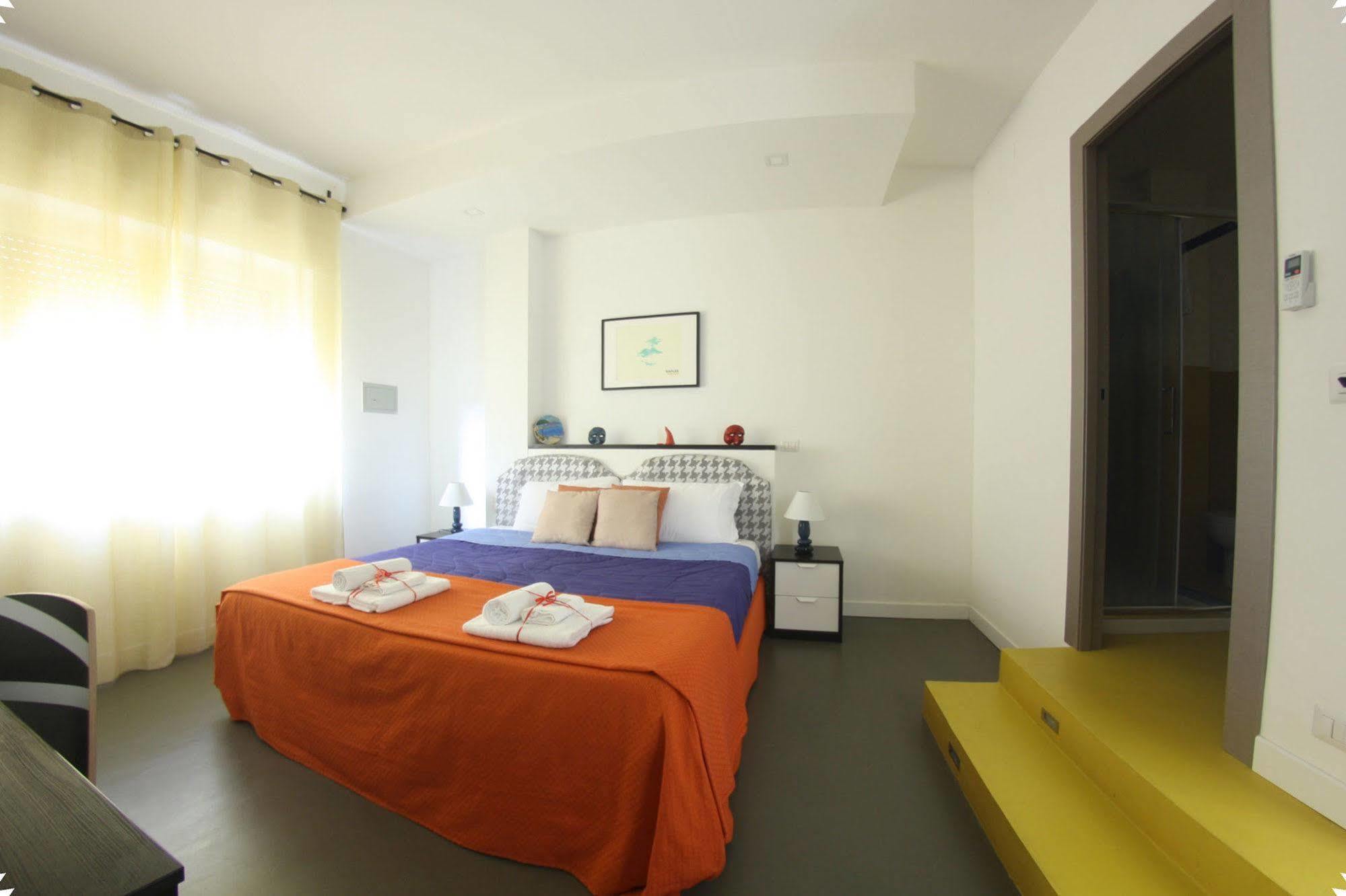 B&B Sirena Partenope Napels Buitenkant foto